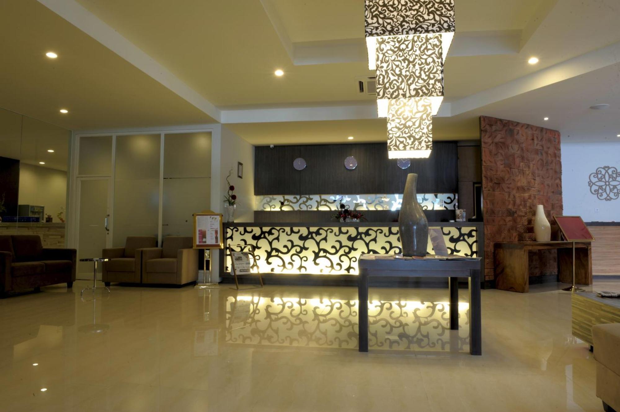 Lombok Plaza Hotel And Convention Mataram Exteriér fotografie